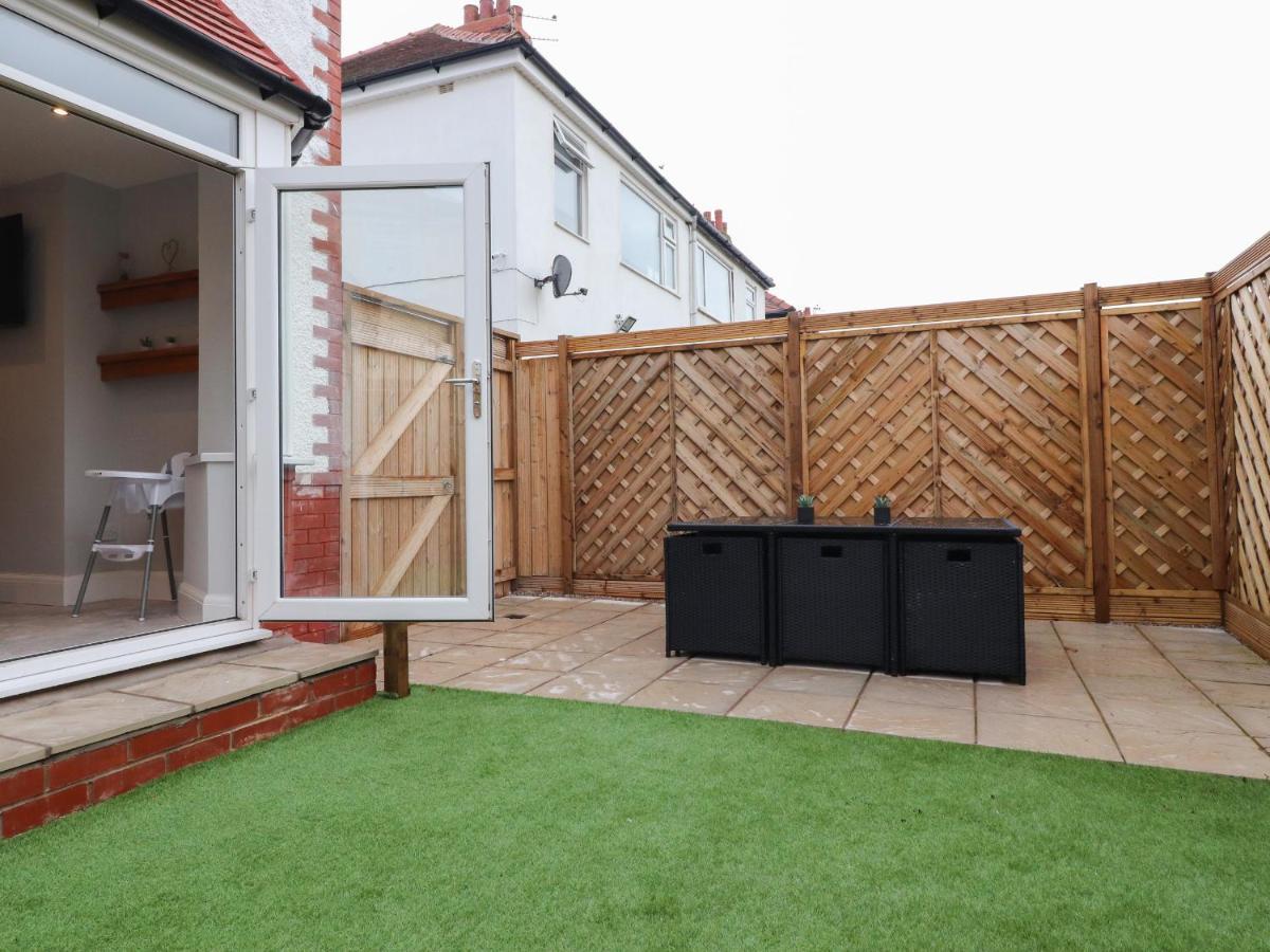 23 Ryden Avenue Villa Cleveleys Exterior photo